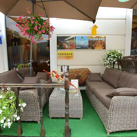 ホテル ゴールデン ホーン 4*